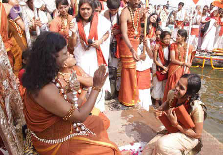 Blessed disciples receive the initiation into the lifestyle of sanyas from the incarnation of Paramaśiva, The SPH3