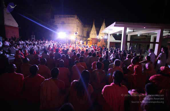 July 2016 The headquarters of the Mahānirvaṇi Akhāḍā once again witnessed a demonstration of the science of power manifestation