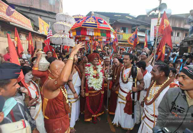 October 2015 Nasik Kumbh Mela The people of the Mahānirvaṇi Peetha celebrate the presence of The SPH in the unforgettable procession 2