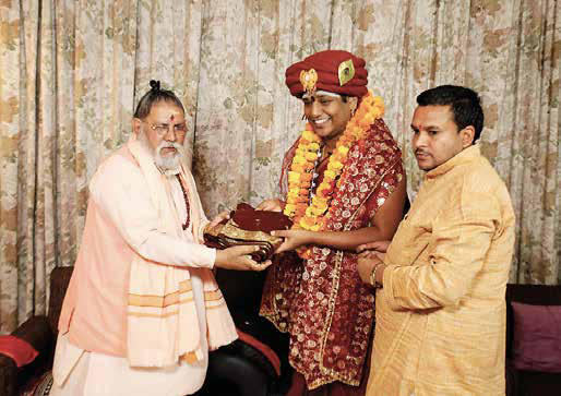 Śri Rameshwar Puri, The Mahant (Pontiff) of Annapurneshwari Temple in Varanasi honours The SPH The SPH inaugurating a new KAILĀSA in kanchipuram