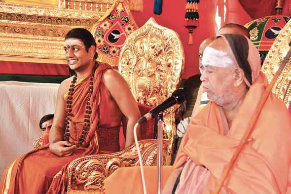 The SPH graces the stage with Kanchi Shankaracharya, Jayendra Saraswati Swamigal The SPH inaugurating a new KAILĀSA in kanchipuram