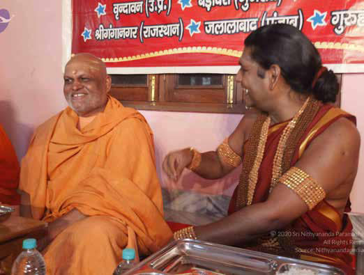 The SPH with Mahāmandaleśvar Śri Vishveshwaranandaji of the Mahānirvaṇi Akhāḍa
